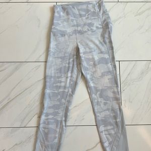 Lululemon gray camo leggings size 4